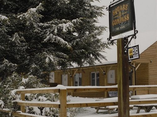 The Flying Fish Stables Отель 4*